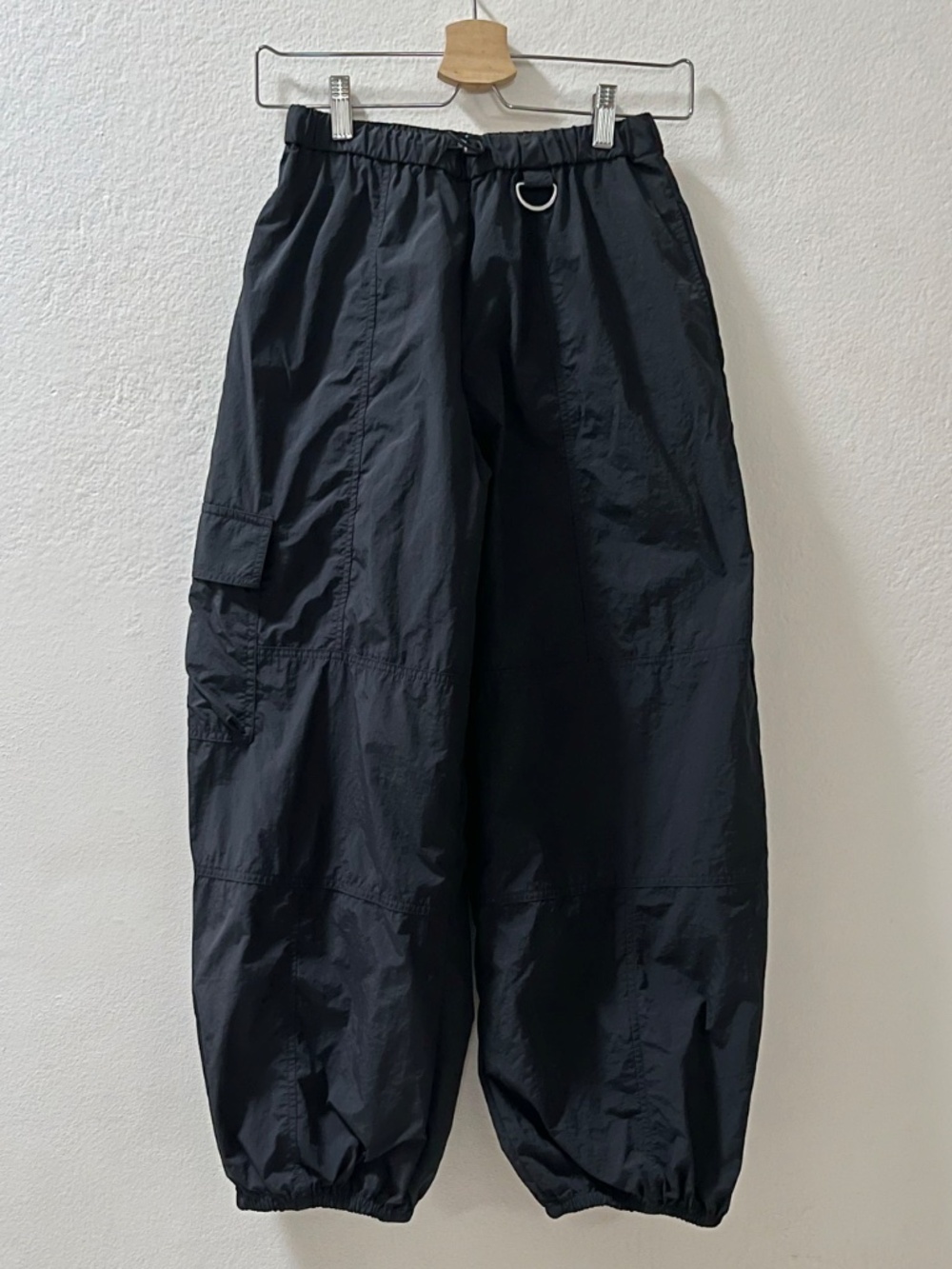 UO Jana Black Nylon Balloon
Cargo Pant. Size XXS. - Picture 6 of 8